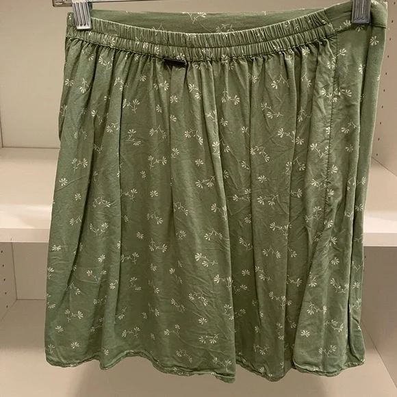 Women’s Green Floral Billabong Skirt - Picture 3 of 8